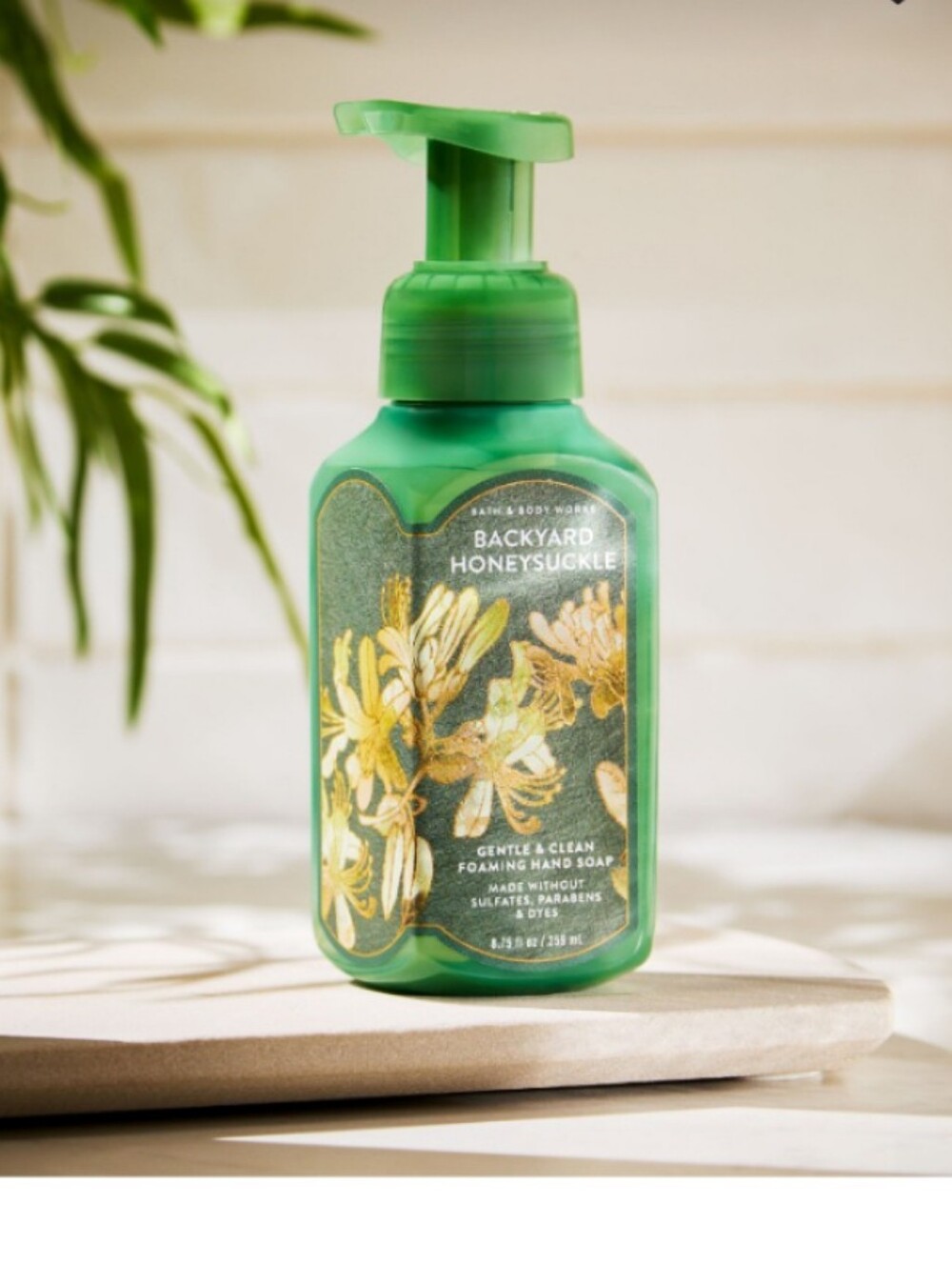 Bath & Body Works Backyard Honeysuckle Foaming Hand Soap - Green